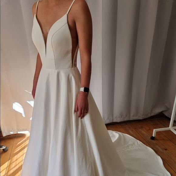 ESSENSE OF AUSTRALIA WEDDING DRESS CLEAN DOVE SATIN BALLGOWN SHEER BACK SIZE 12 - Picture 6 of 16